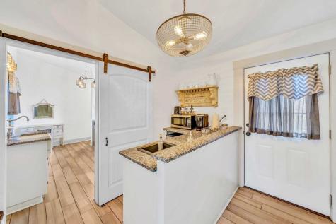 207 S Bowie Fredericksburg TX 78624