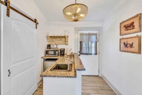 207 S Bowie Fredericksburg TX 78624