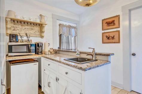 207 S Bowie Fredericksburg TX 78624