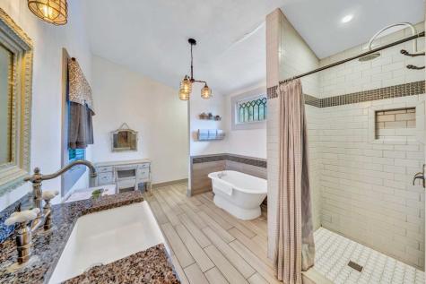 207 S Bowie Fredericksburg TX 78624