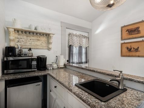 207 S Bowie Fredericksburg TX 78624