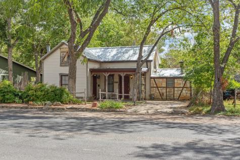 207 S Bowie Fredericksburg TX 78624
