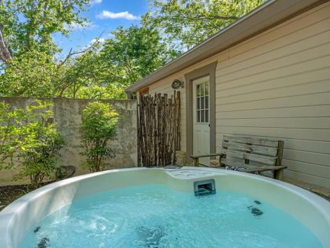 207 S Bowie Fredericksburg TX 78624