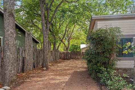207 S Bowie Fredericksburg TX 78624