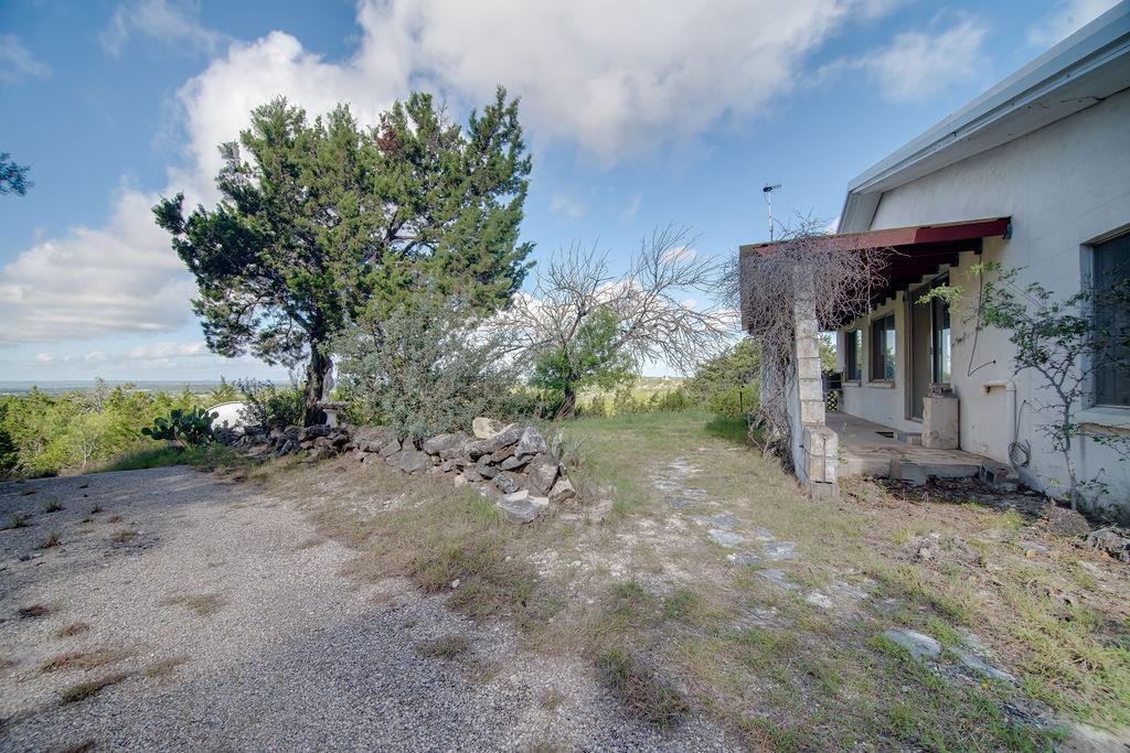 999 Royal Oaks Loop Fredericksburg TX 78624