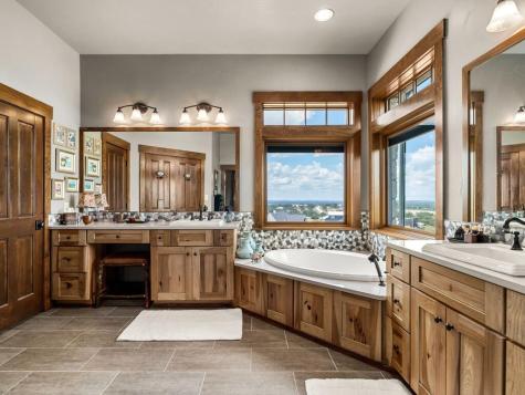 115 Trophy Oak Point Fredericksburg TX 78624