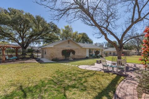 211 W Driftwood Drive Fredericksburg TX 78624