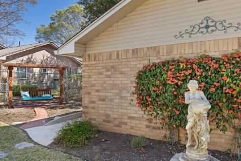 211 W Driftwood Drive Fredericksburg TX 78624