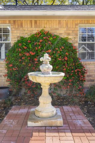 211 W Driftwood Drive Fredericksburg TX 78624