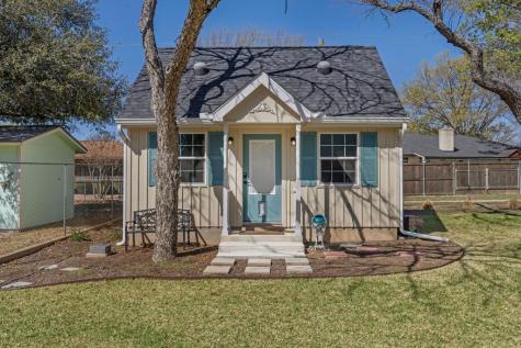 211 W Driftwood Drive Fredericksburg TX 78624