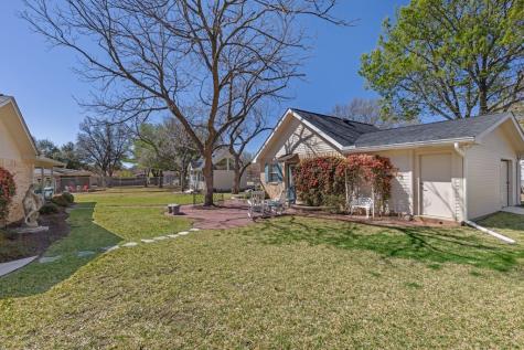 211 W Driftwood Drive Fredericksburg TX 78624