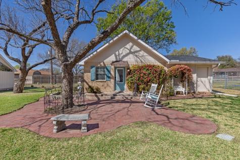 211 W Driftwood Drive Fredericksburg TX 78624