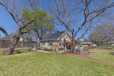 211 W Driftwood Drive Fredericksburg TX 78624
