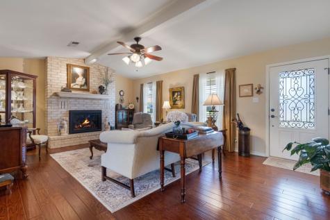 211 W Driftwood Drive Fredericksburg TX 78624
