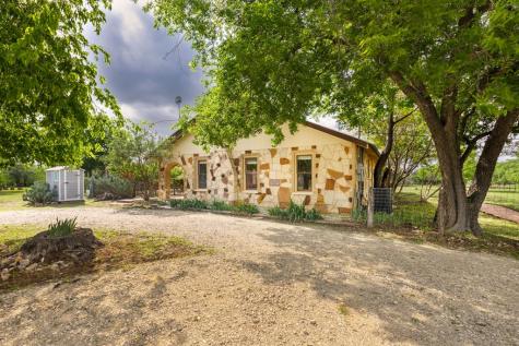 1237 Hollmig Lane Fredericksburg TX 78642