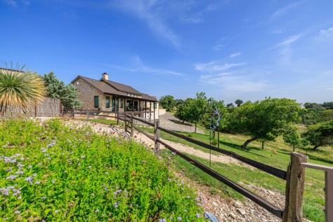 220 N Spies Ridge Drive Fredericksburg TX 78624