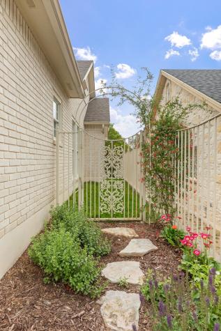 2208 Amberstone Fredericksburg TX 78624