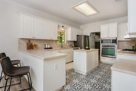 803 N Bowie Fredericksburg TX 78624