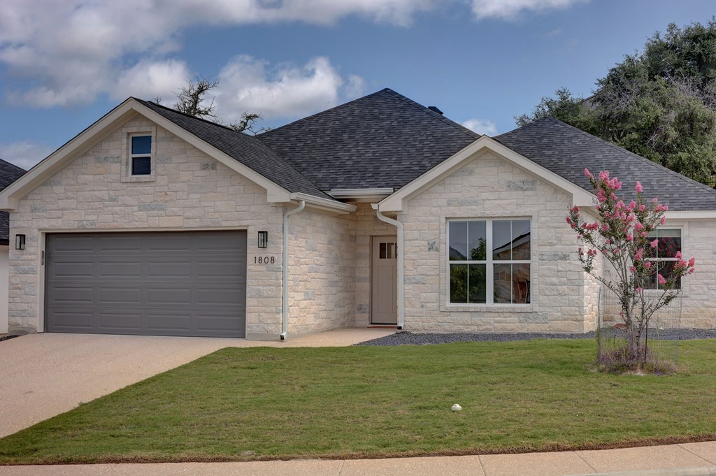 1808 N Chateau Lane Kerrville TX 78028