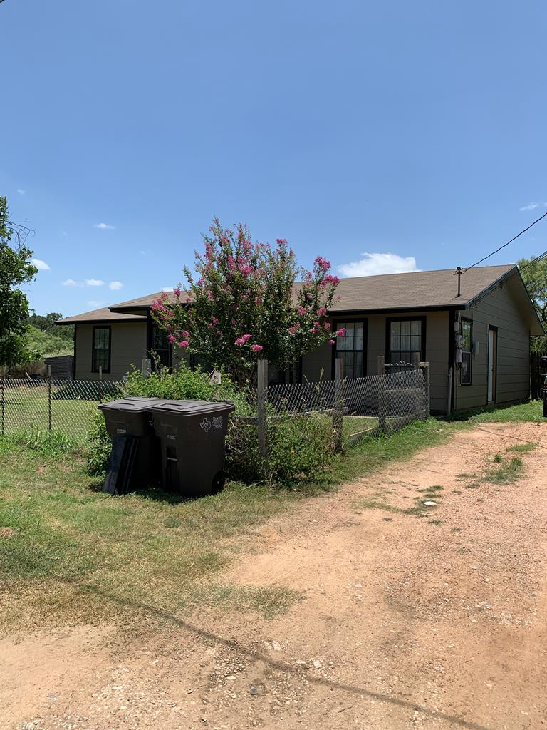 904 Carey Avenue Brady TX 76825
