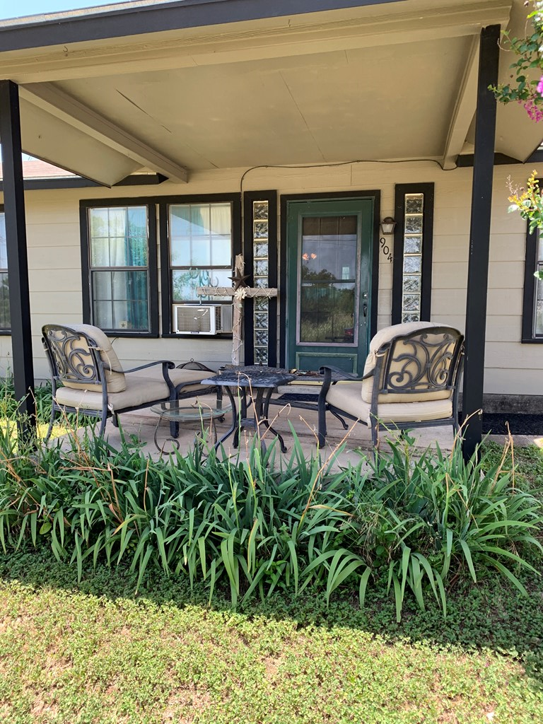 904 Carey Avenue Brady TX 76825
