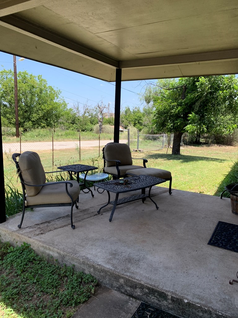 904 Carey Avenue Brady TX 76825