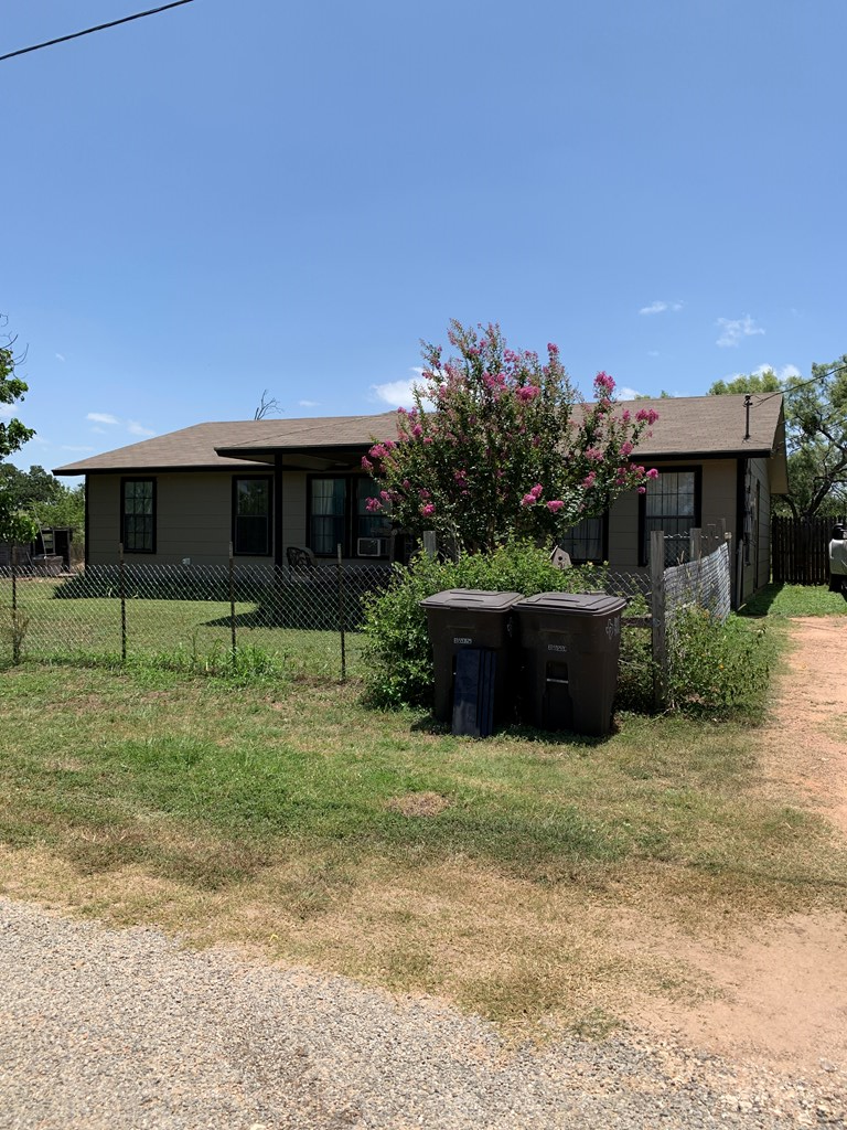904 Carey Avenue Brady TX 76825