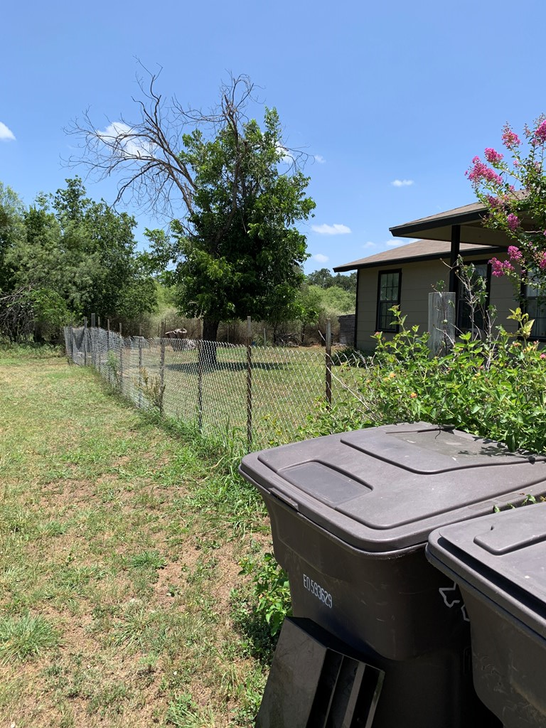 904 Carey Avenue Brady TX 76825