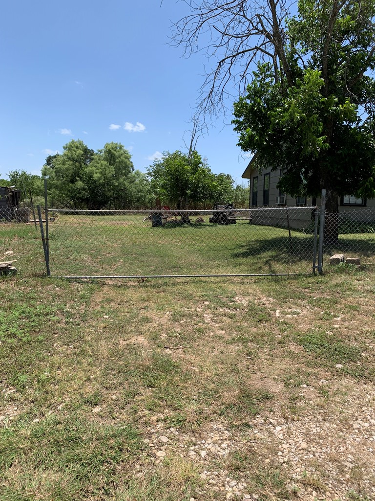 904 Carey Avenue Brady TX 76825