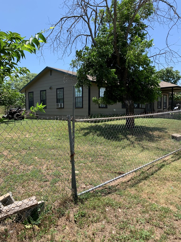 904 Carey Avenue Brady TX 76825