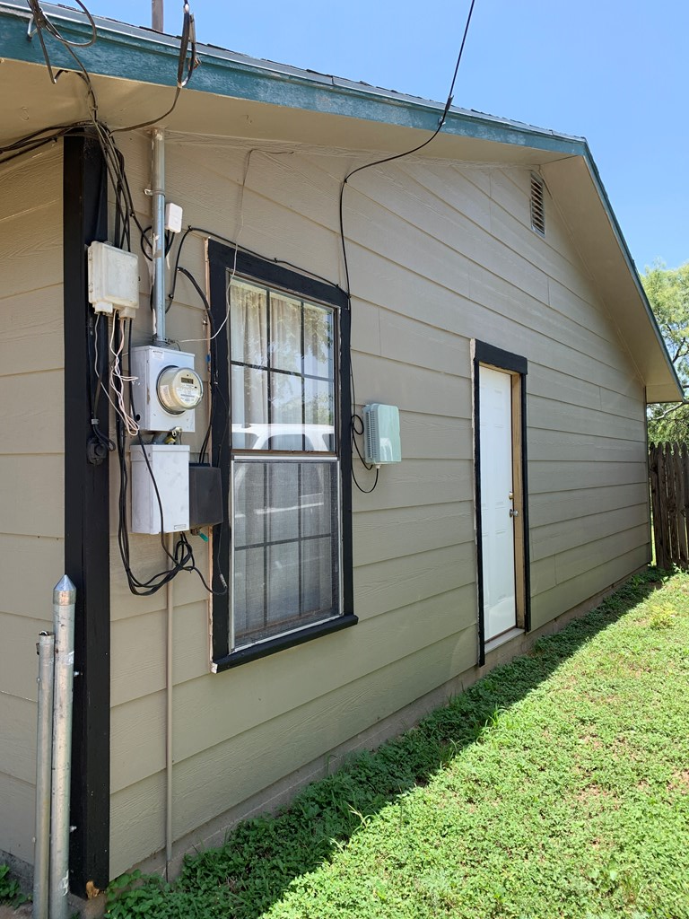 904 Carey Avenue Brady TX 76825