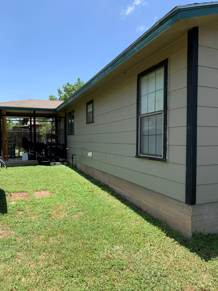 904 Carey Avenue Brady TX 76825