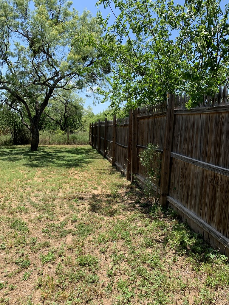 904 Carey Avenue Brady TX 76825