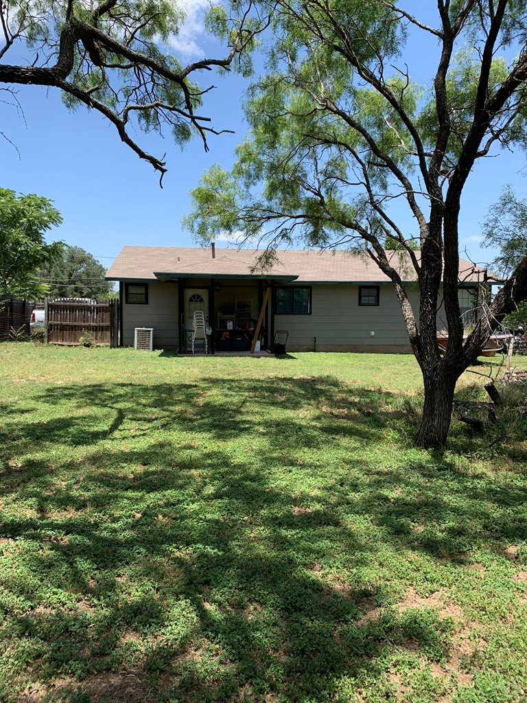 904 Carey Avenue Brady TX 76825