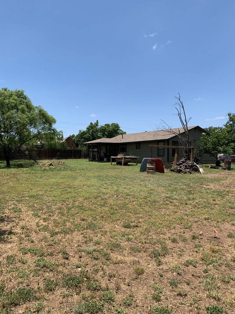 904 Carey Avenue Brady TX 76825