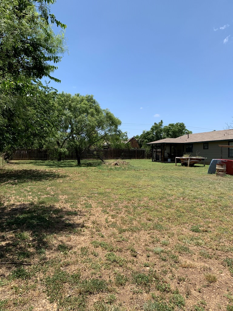 904 Carey Avenue Brady TX 76825