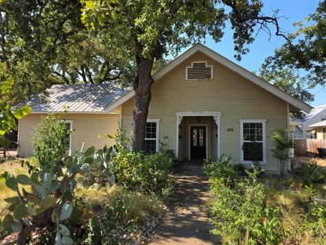 109 W Travis Street Fredericksburg TX 78624