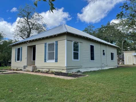 422 S Orange Street Fredericksburg TX 78624