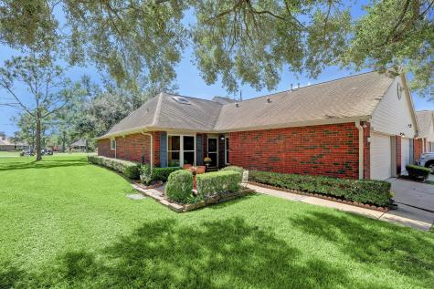 3330 S Country Meadows Lane Pearland TX 77584