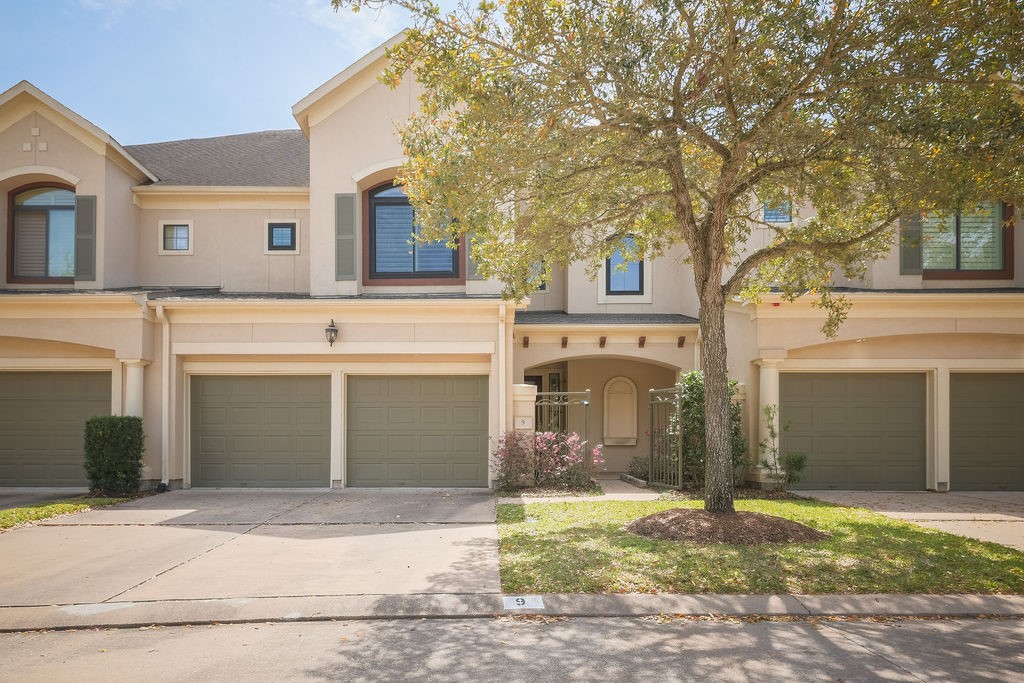 9 Sweetwater Court Sugar Land TX 77479