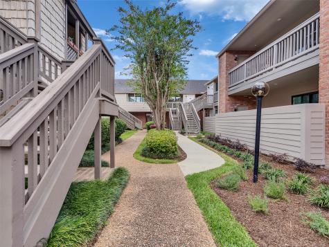 2829 Timmons Lane 204 Houston TX 77027
