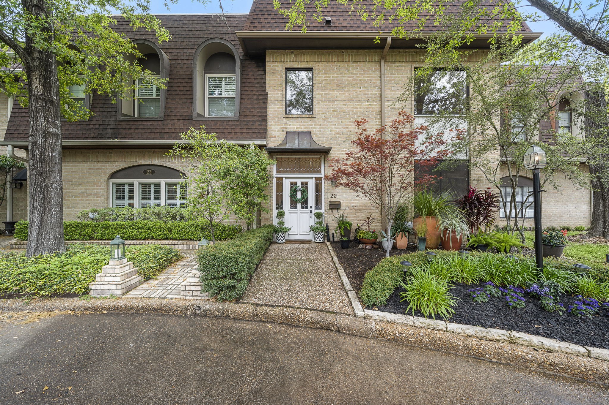 22 Bayou Pointe Drive Houston TX 77063