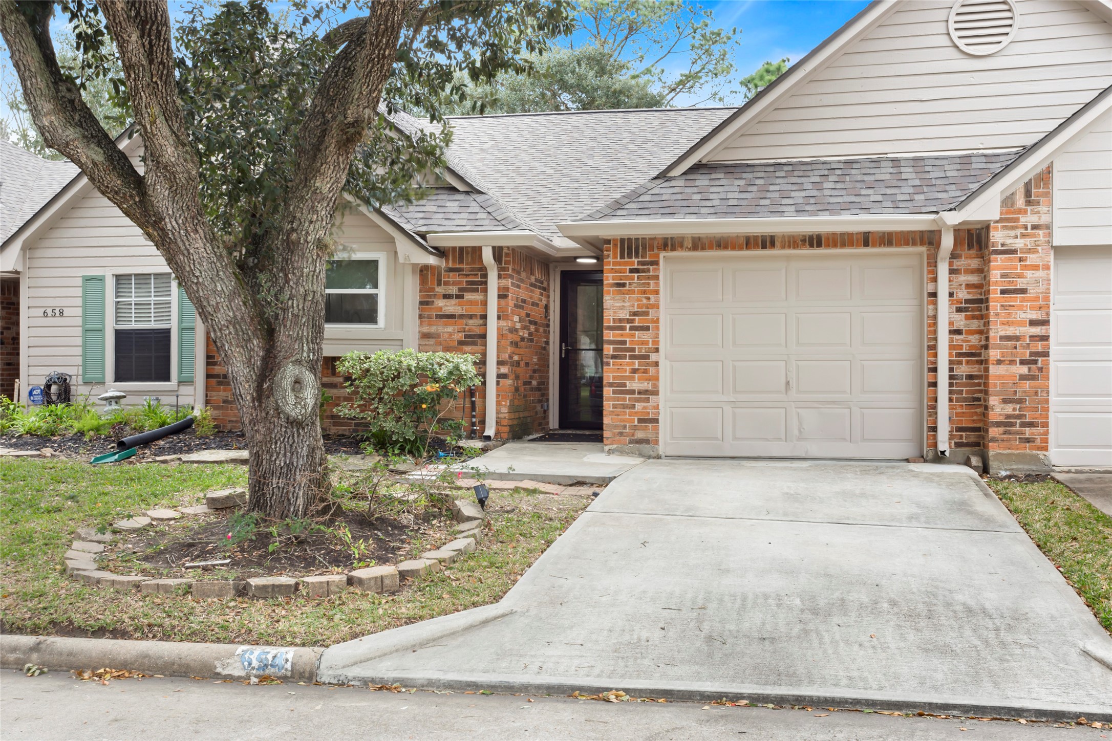 654 W Country Grove Circle Pearland TX 77584
