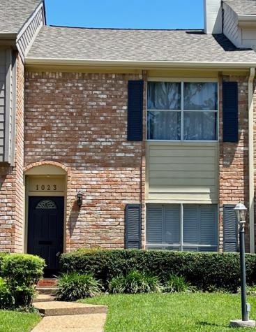 1023 Fountain View Drive Houston TX 77057