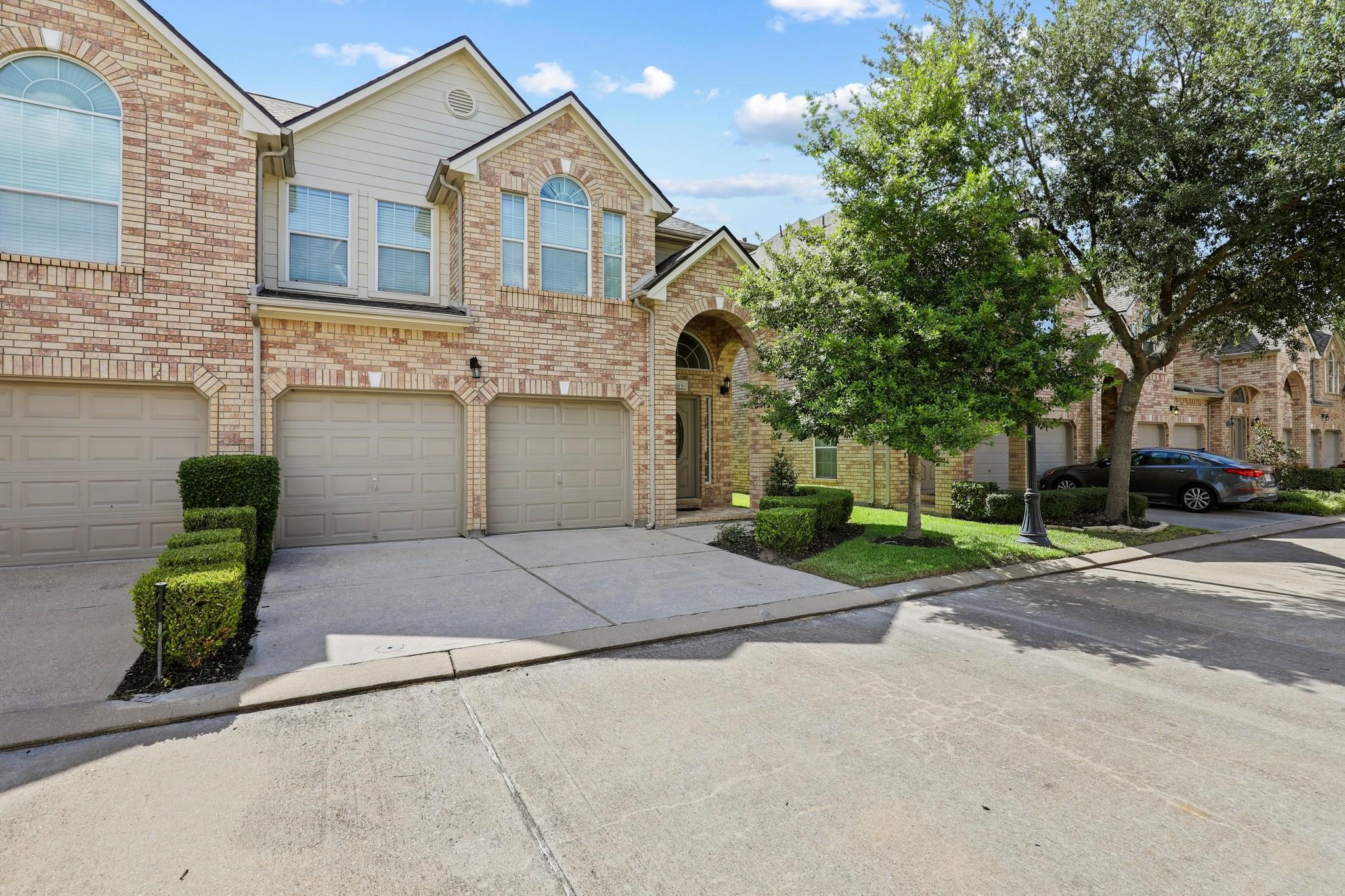 6435 W Linpar Court Houston TX 77040