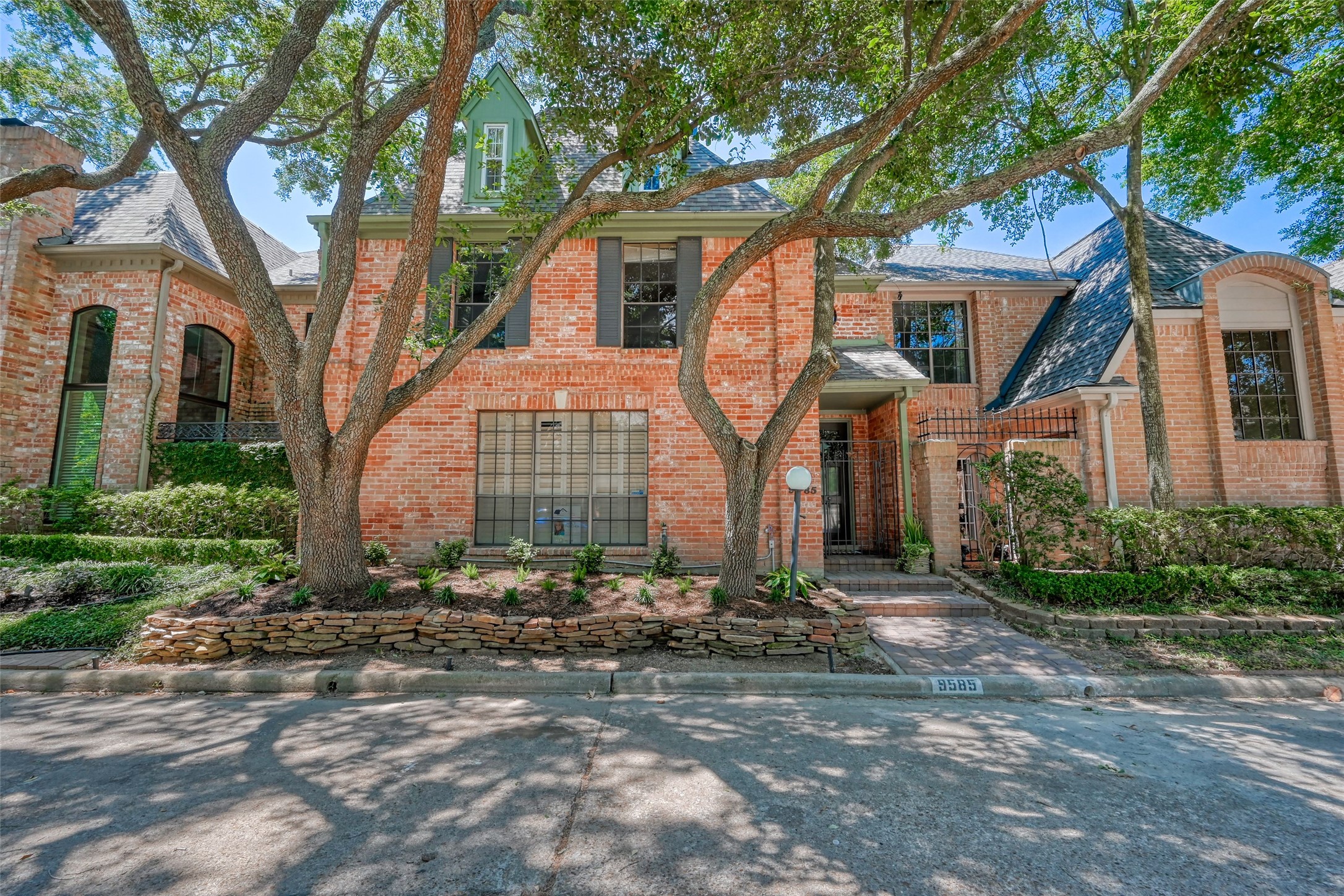 9585 Doliver Drive Houston TX 77063