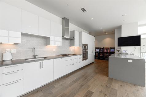 4521 San Felipe Street 2104 Houston TX 77027