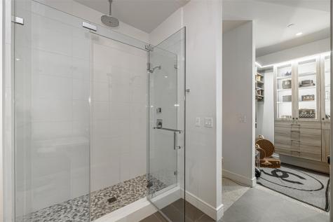 4521 San Felipe Street 2104 Houston TX 77027
