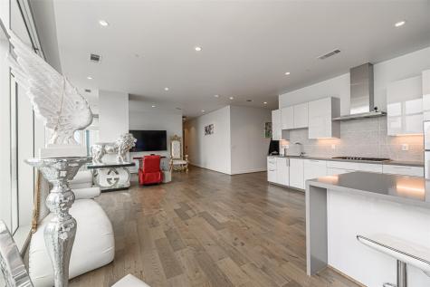 4521 San Felipe Street 2104 Houston TX 77027