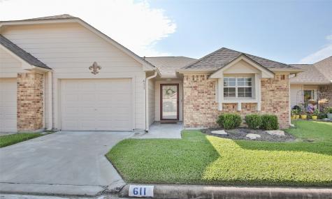 611 E Country Grove Circle Pearland TX 77584
